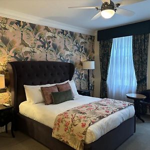 The Clerk & Well Pub And Rooms